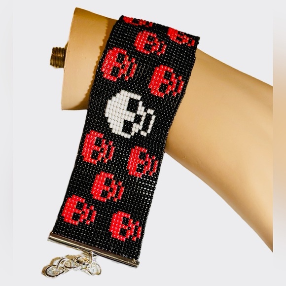 Hand Crafted Jewelry - Handcrafted pink and white skulls on black seed bead bracelet adjustable